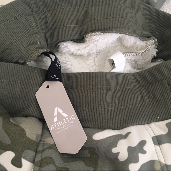 Camo Faux fur lined Joggers size XL - Picture 7 of 8